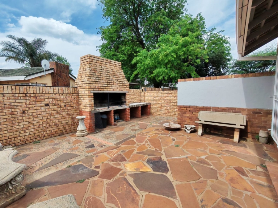 3 Bedroom Property for Sale in Rhodesdene Northern Cape